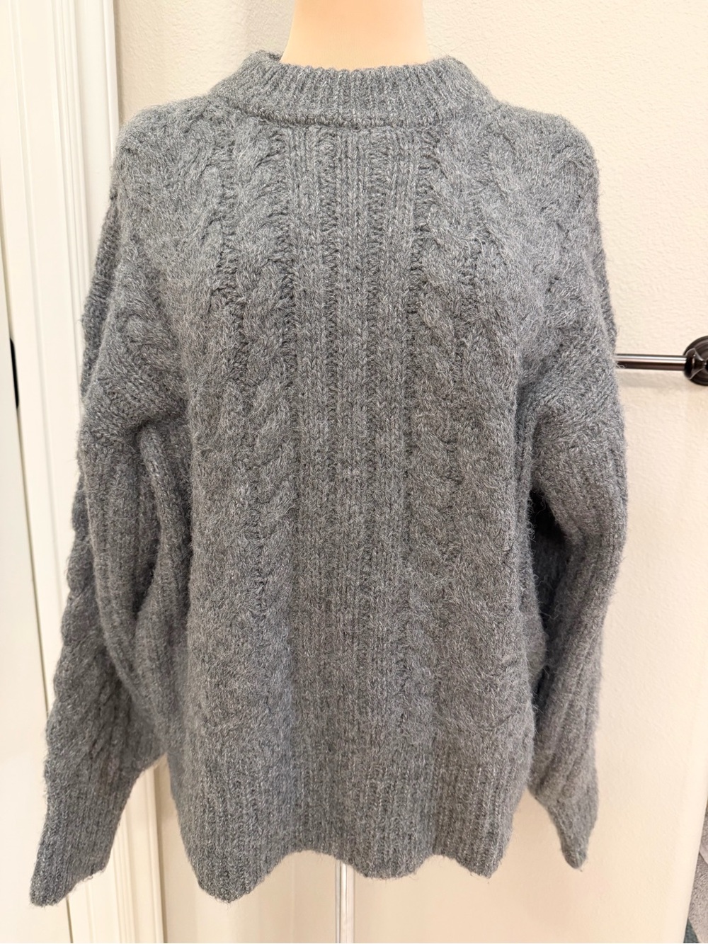 a new day Round Neck Cable Knit Pullover Sweater Gray L